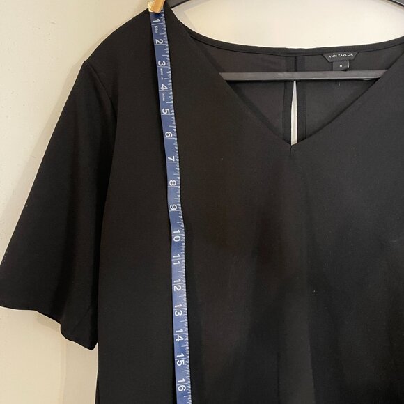 Ann Taylor M Black V‑Neck Boxy Shirt Dress – Modern Tailored Fit - Picture 3 of 10